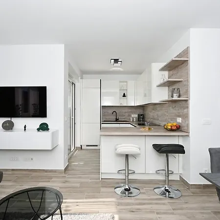 Luxury White Crystal Apartment *