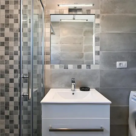 Luxury White Crystal Apartment *
